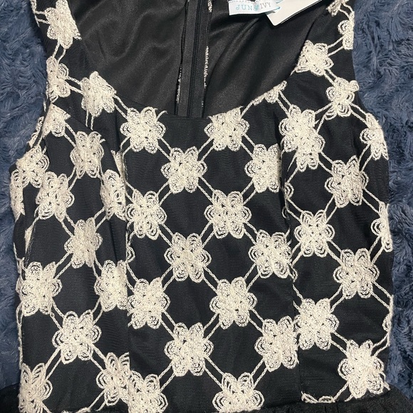 Jun and Ivy dress size S, tulle skirt - Picture 3 of 4